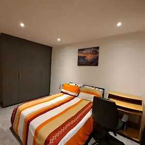 Modern Bedrooms In A House Homestay Leeds (West Yorkshire)